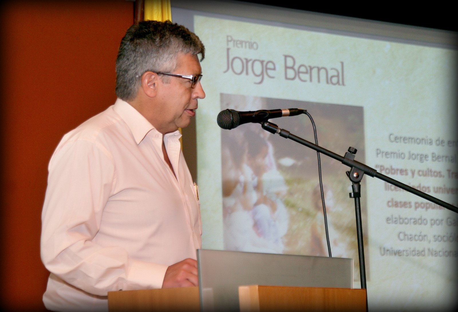 Jorge Iván González